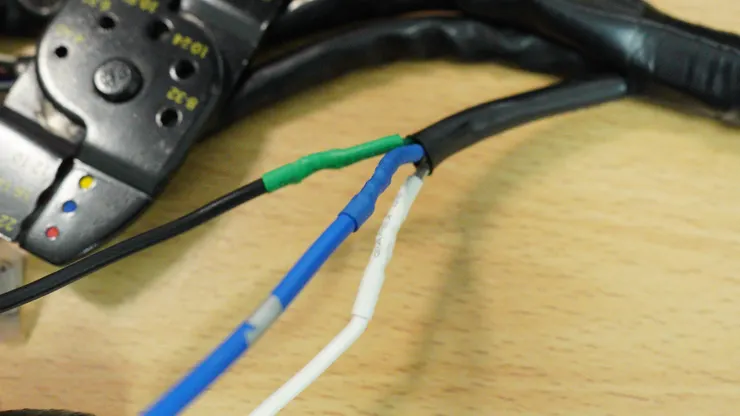 最後在上個熱縮套和絕緣膠帶收工!