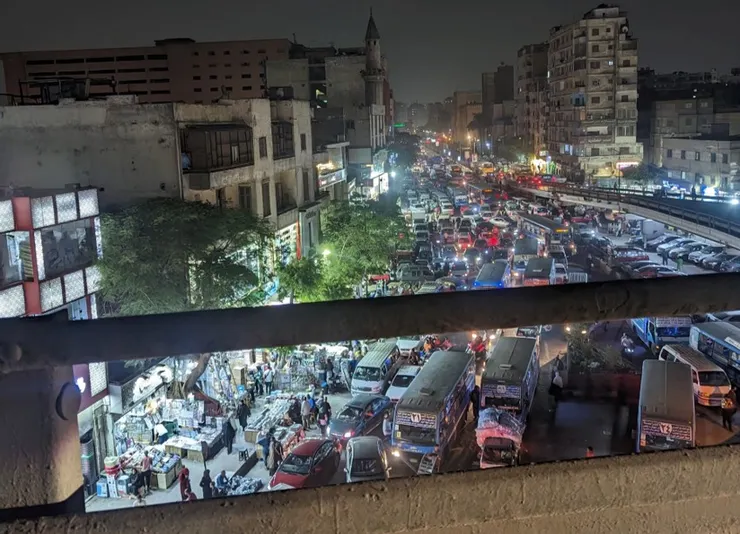 市區水洩不通的大馬路(筆者攝)