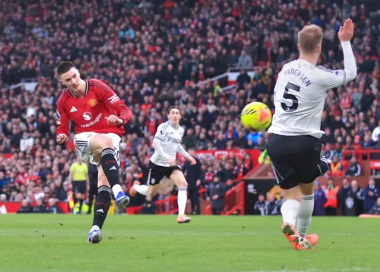 錫斯高射入絕殺球助曼聯險勝3:2