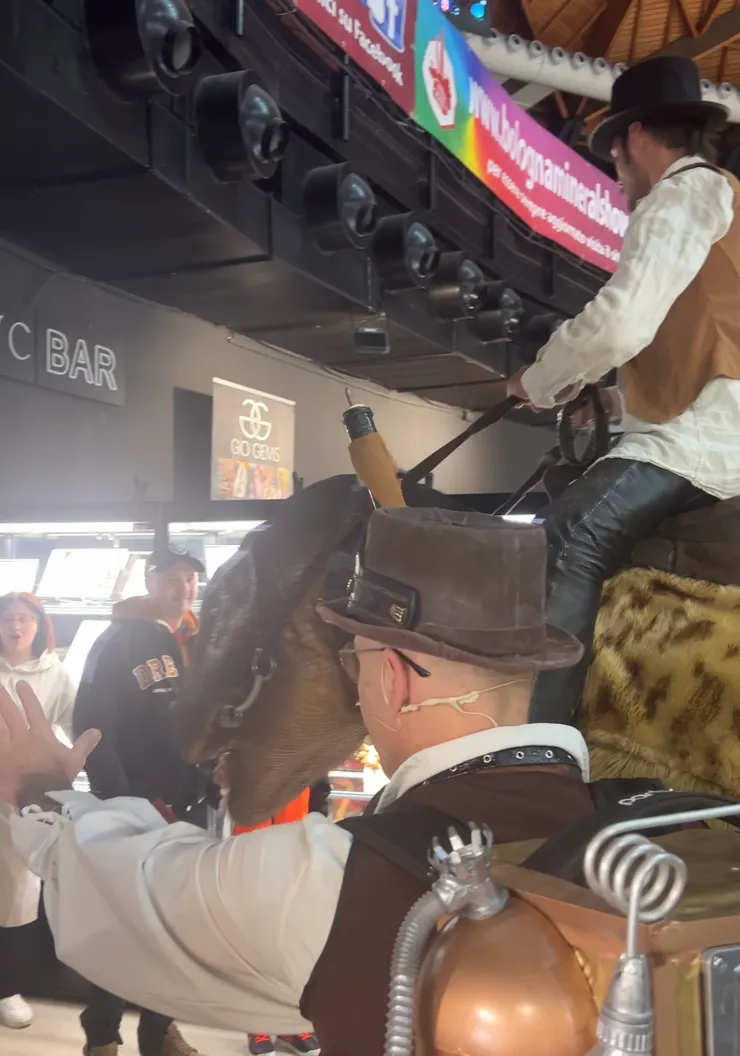 定時的恐龍表演,裝置做得太好我都以為是真的