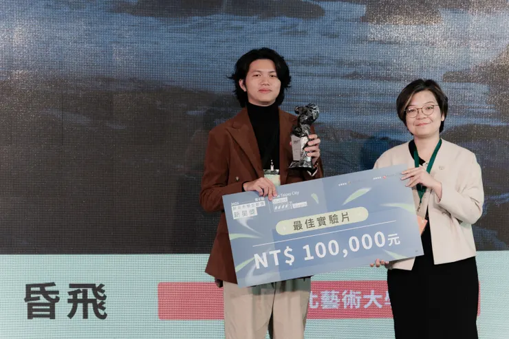 2025 新北市學生影像新星獎,最佳實驗片《昏飛》陳俊先/影像提供:2025 新北市學生影像新星獎