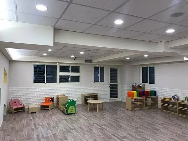 大的活動空間給大一點小孩子玩樂的地方