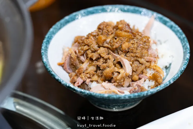 [台南新營聚餐好停車]華味香景觀宴會餐廳，熟客推薦菜單全攻略！必點350元大份量芋頭小卷米粉、功夫菜芋泥貢鴨，新營美食餐廳推薦，附最新菜單