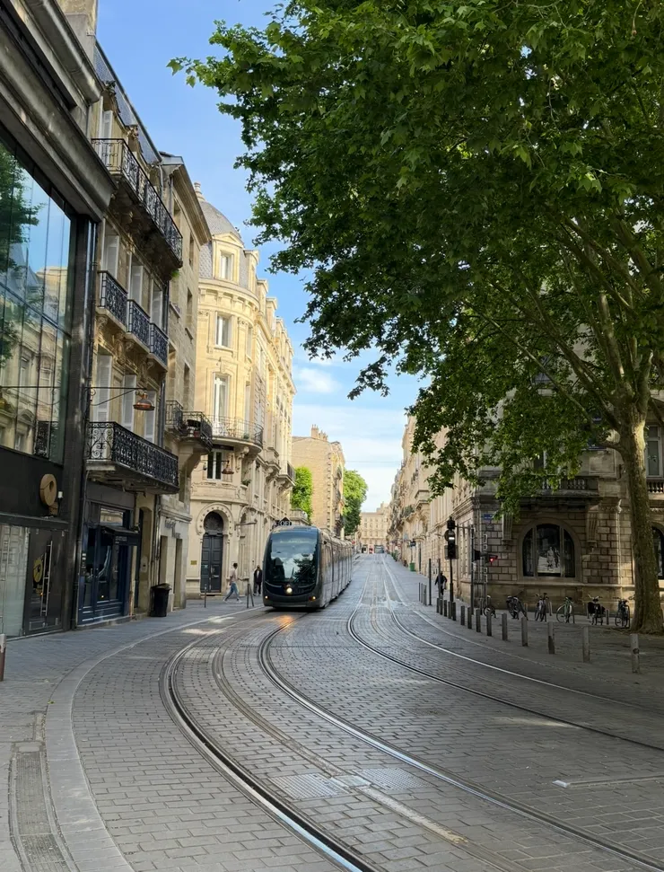 教堂廣場前和電車的約會