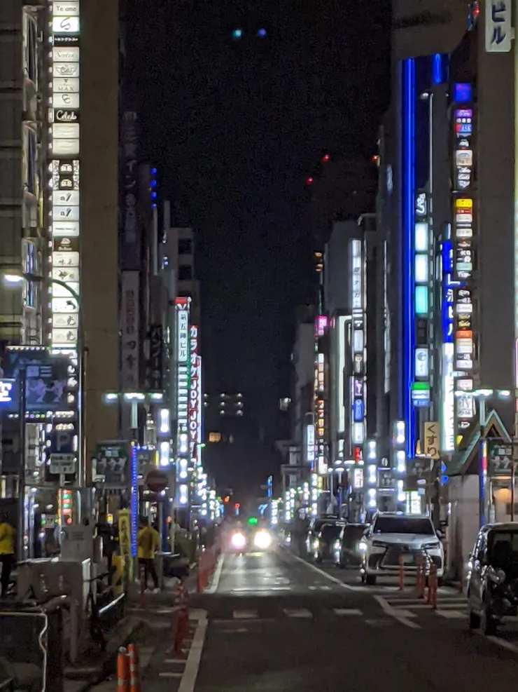 這張是周日晚上拍的 人潮終於少了許多