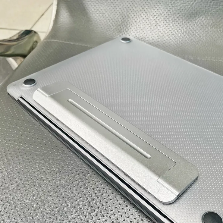 銀色跟MacBook Air很搭