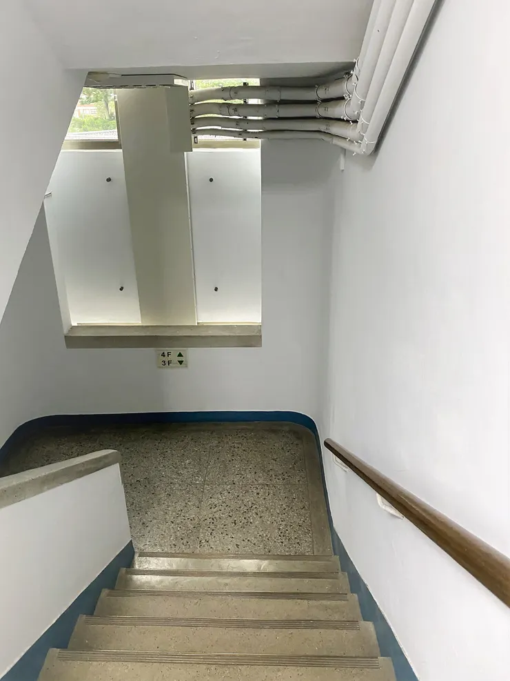 樓梯間也做成圓弧角，呼應圓弧造型