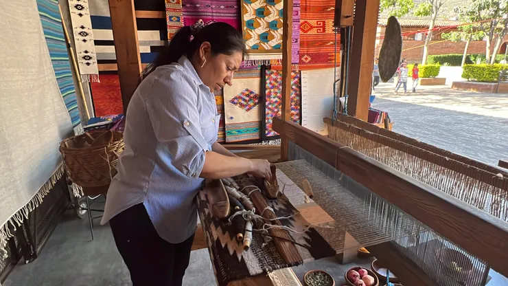 傳統織布機操作