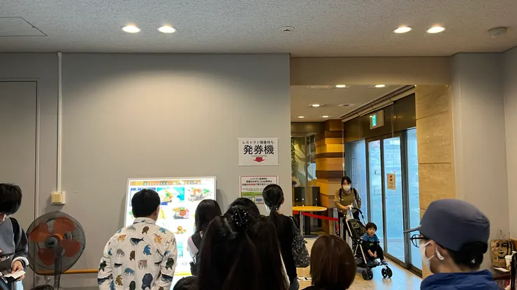 以造訪當日的經驗,大約要候位1小時