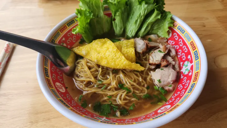 飯店早餐不是很好吃,所以我跑去附近吃麵。