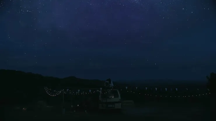 「是的，我們的故事就像前往冥王星的漫長旅程。」