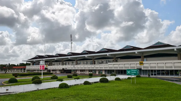 蒙巴薩機場大廳。回奈洛比時，原計畫由旅館搭Uber到蒙巴薩機場，不是被放鳥，就是傳訊被要求支付更高的價金。不爽，寧可改搭旅館的車。