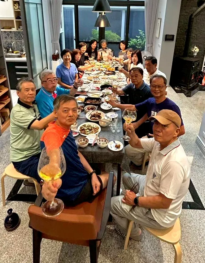 【畢竟沉默多數堅守理性中道是非 好巧的七二六酒聚不妨多喝一杯！早就約好的园筑居月悅酩酒聚，選7/26只為大家都能參加，原未想到是投開票日。】