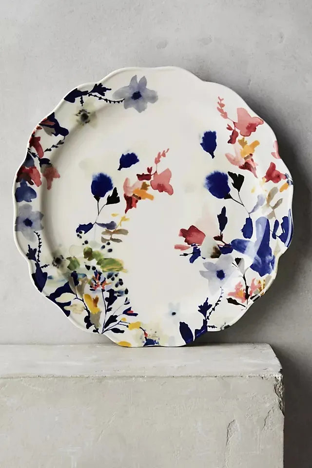 Anthropologie 的餐盤，那時候從美國帶了好幾個回來。其他還有在 William Sonoma 買的餐具、蛋糕烤模 ，烤模一次也沒用過，我不是烘焙咖