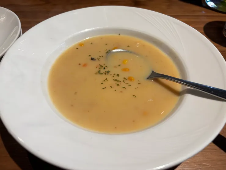 每日湯品（當天是玉米濃湯）