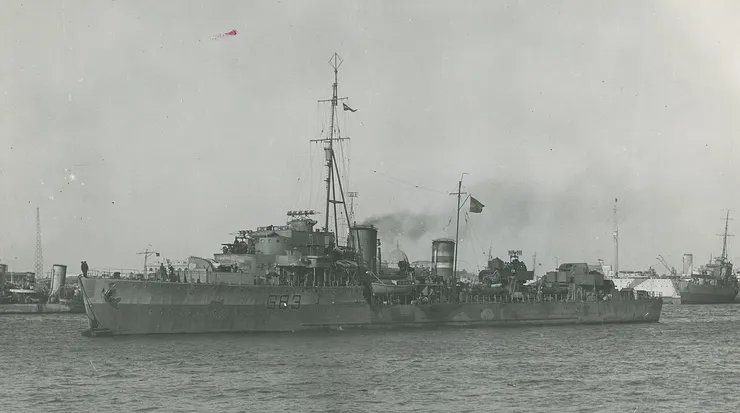 1941-1942年期間塗上偽裝色的艾薩克·斯維爾斯號。