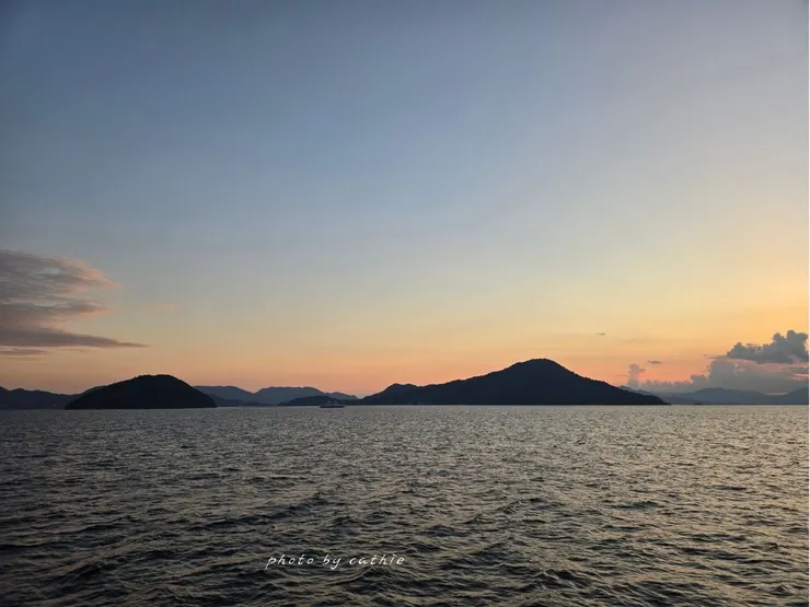 乘坐西行路線(尾道→廣島)可以很剛好地欣賞到夕陽喔！