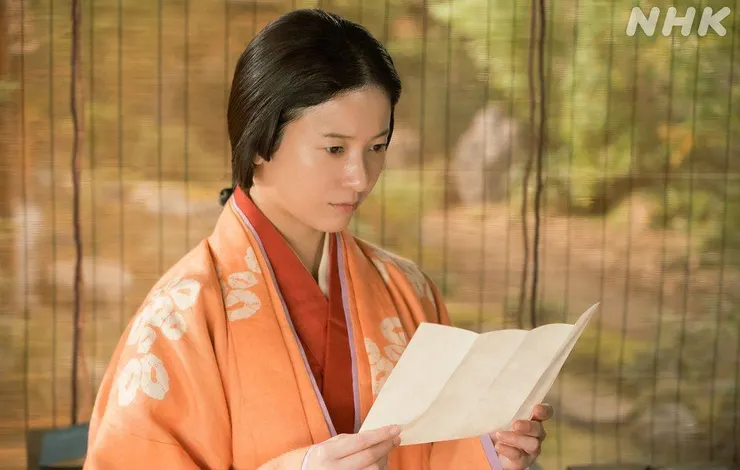 手握情書想著道長的真尋