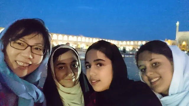 可愛的伊朗女孩，說得很掉漆的英文對話