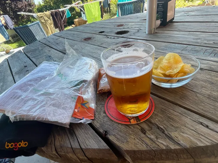 今天休整盥洗完後的啤酒與按摩時間 ( 身體與心靈的療癒時刻 )