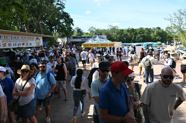 Chichén-Itzá  - 下午依然有人排隊入場