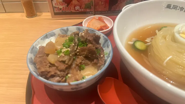 滿推薦都來了，就也來上一碗丼飯吧。