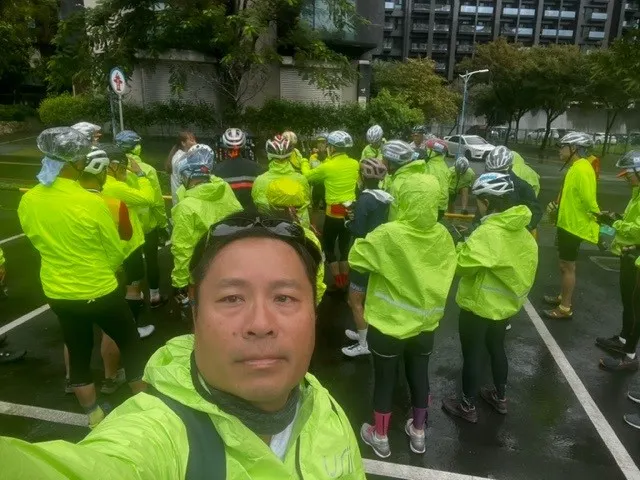 出發前與隊友合照