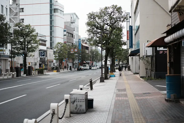 一大早的，路上沒啥人車
