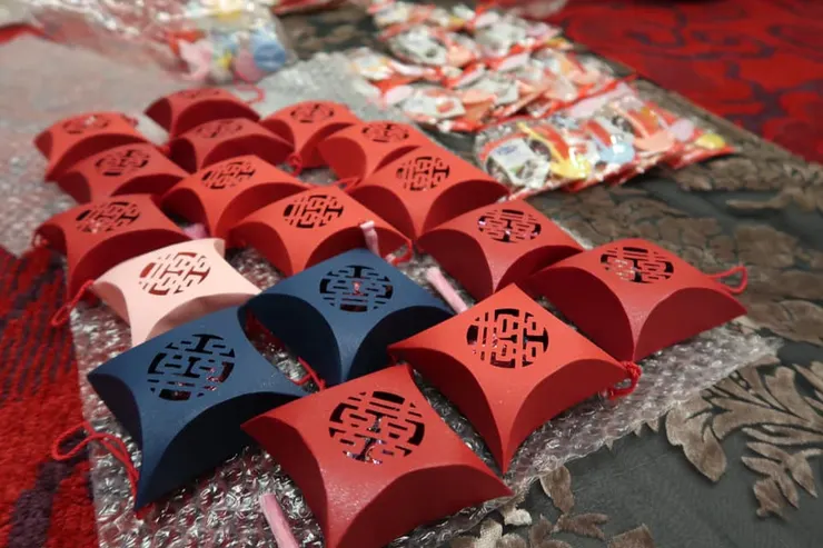 她後來裡面裝的是糖果。