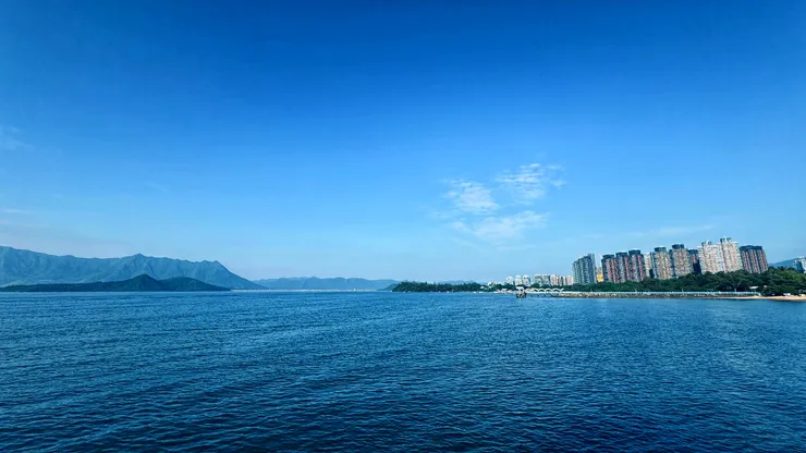 在公園的一側走出去就是海濱長廊,可以看見這樣的景色