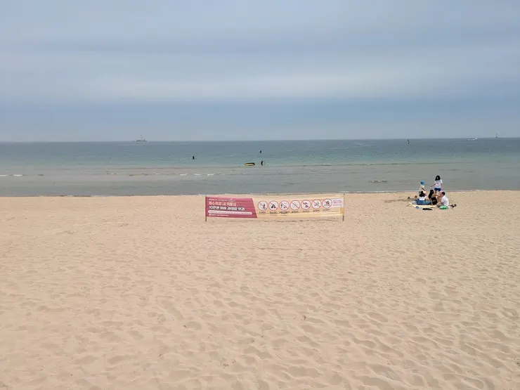 松亭潔白的海灘