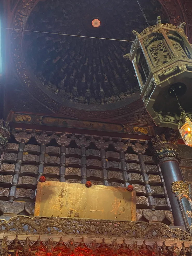 已經褪色的匾額