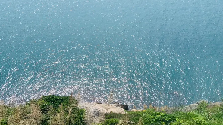 馬祖的海水不管走到哪，一樣都是舒服的藍。