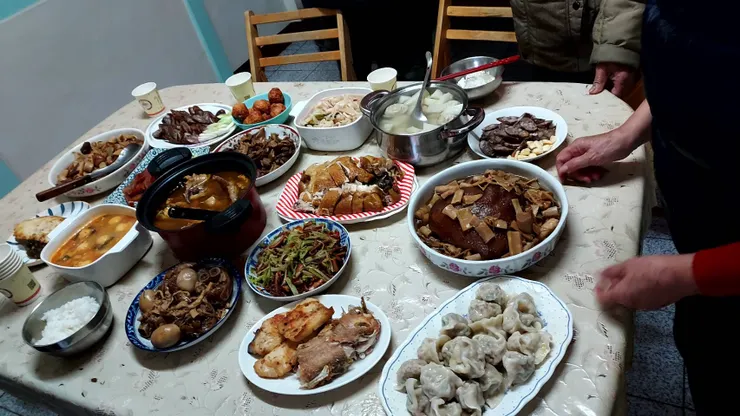 大魚大肉，豐富的圍爐，來源：Domo手拍