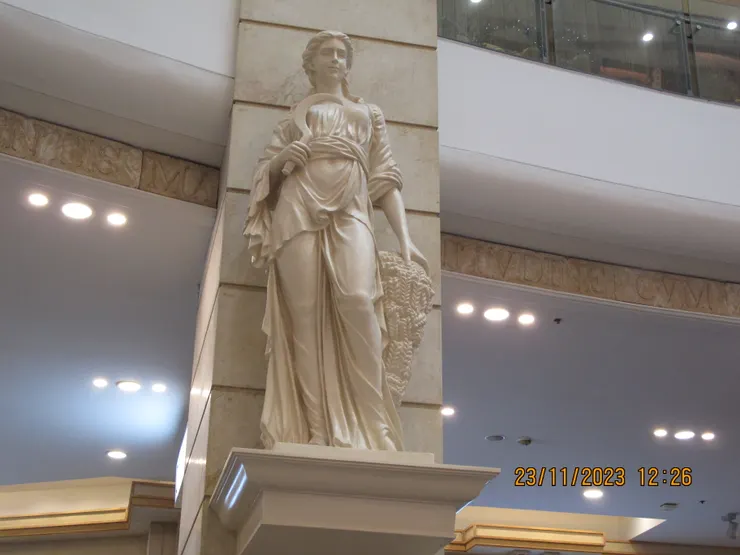 商場內希臘神像裝飾