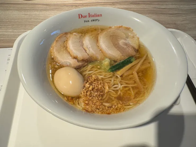 黃金叉燒鹽味拉麵，價格380元。