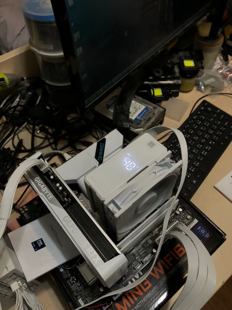 熱導管到了，上去後溫度確實降了10度。