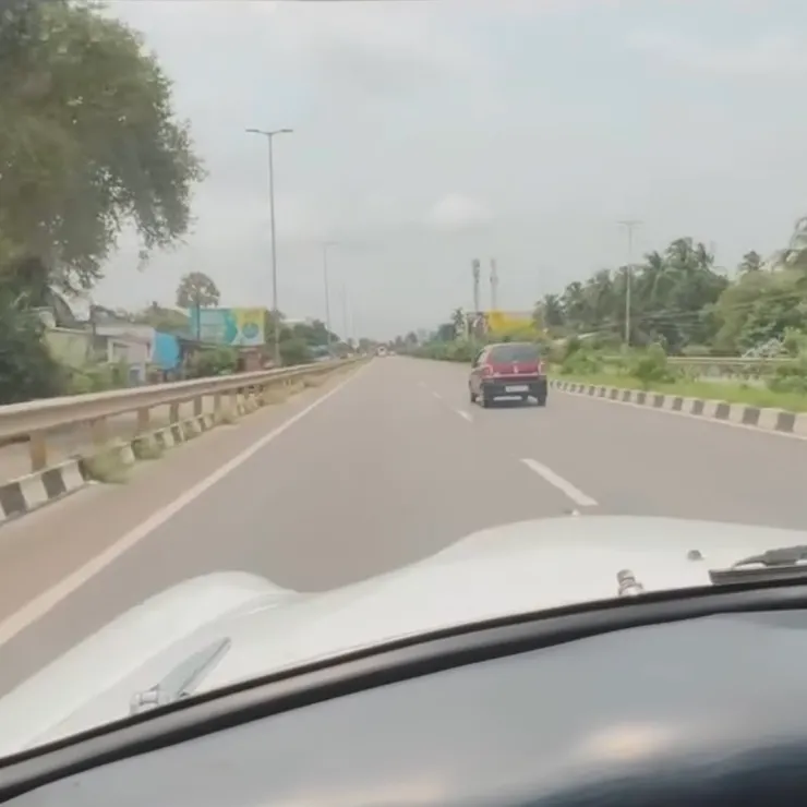 坐上叔叔的寶貝車,出發去景點