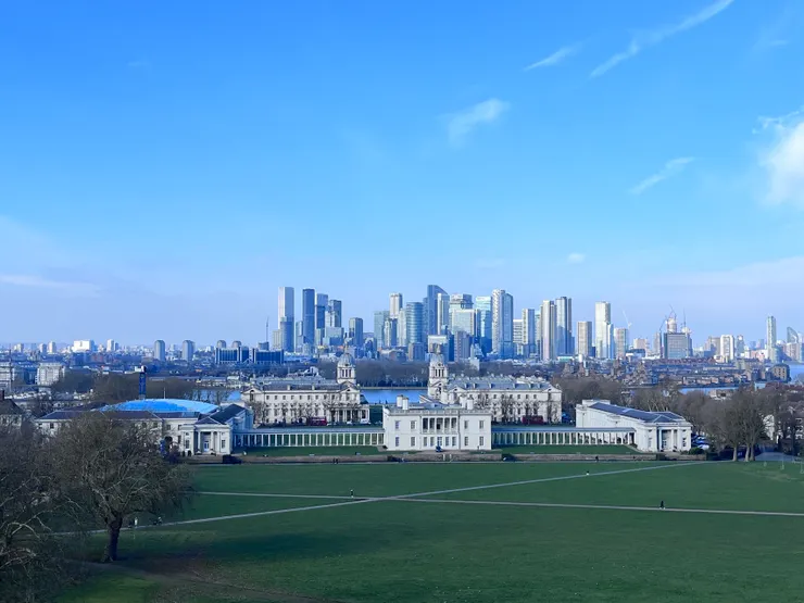 從格林威治天文臺的觀景台可以看見整座皇家海軍學院和遠眺倫敦。