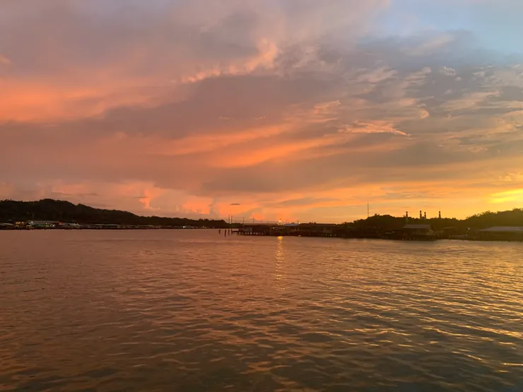 黃昏的汶萊河。