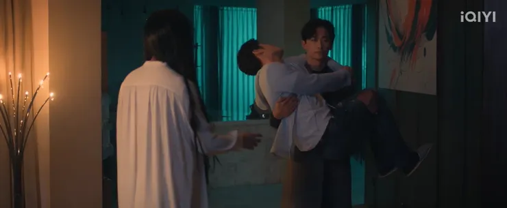 才兩集就各種抱各種扛，但這裡小吐槽一下，昏迷的人身體不會是這樣的吧????哈哈哈哈哈