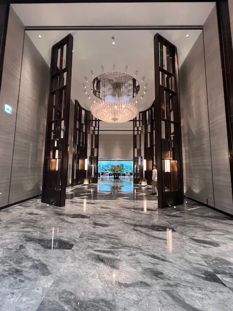 勤美洲際酒店大廳，photo by bookarchery