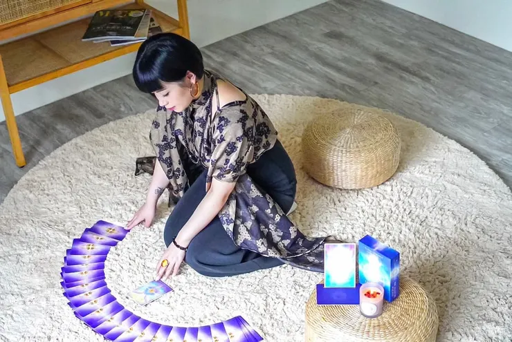 圖說：安夏老師以心理占星引導現代人找回內在平衡。（圖／宇暘國際占星學院）