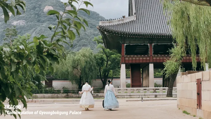 穿過後,直走右手邊就會看到慶會樓。