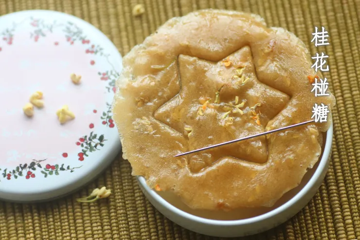 天香桂子落紛紛 這回落進椪糖裡了，甜美的椪糖與桂花的甜馨，最無違和之感！