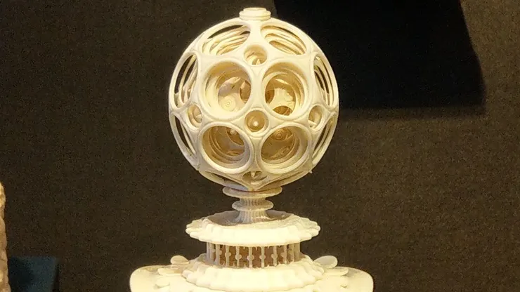 雕工精細的象牙球