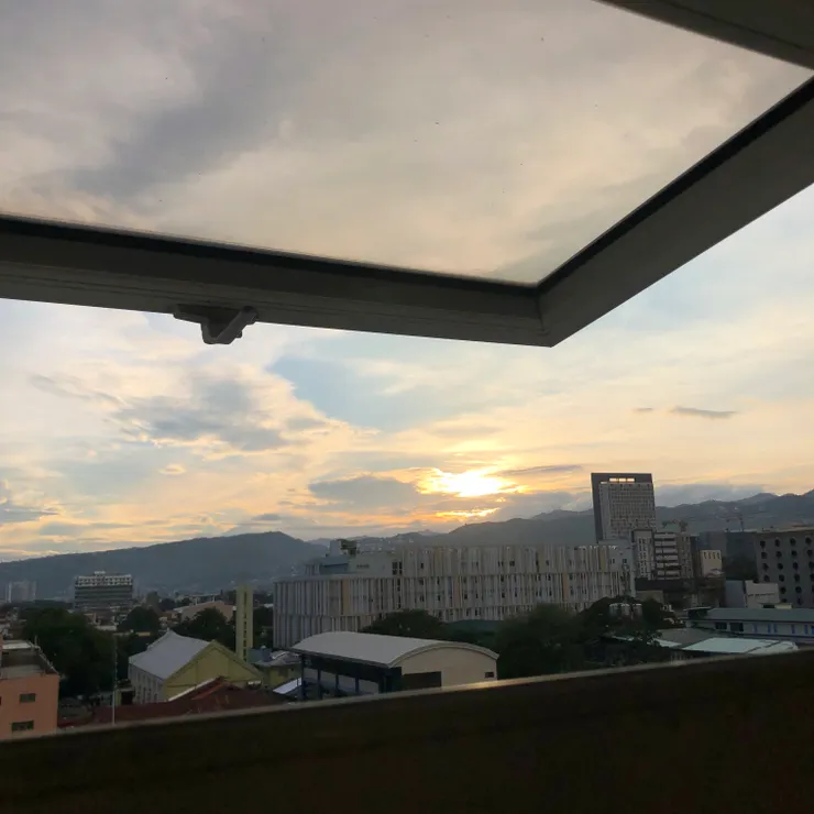 吃飯前看到的美景