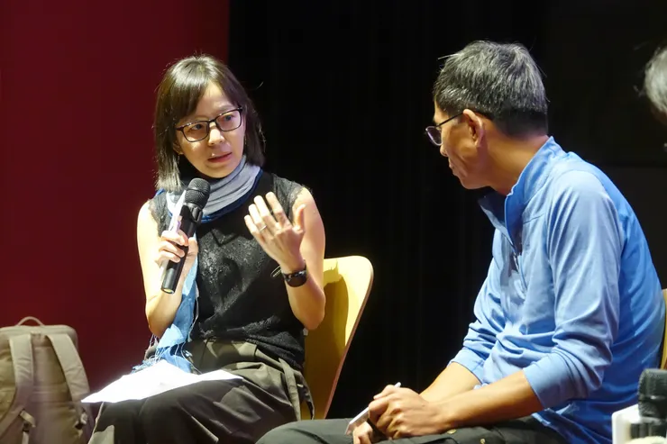 《藝術很有事》製作人 徐蘊康（左）