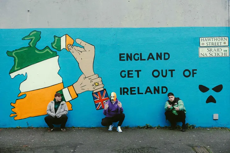 圖左起：Mo Chara、DJ Próvaí、Móglaí Bap。圖源﹕The Face