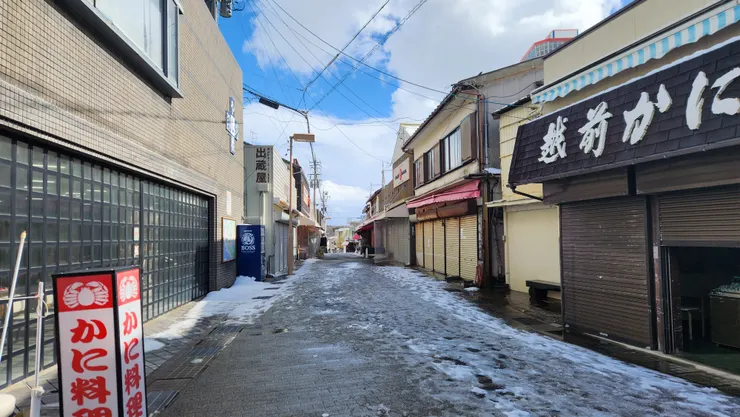 可以看到招牌都是螃蟹料理